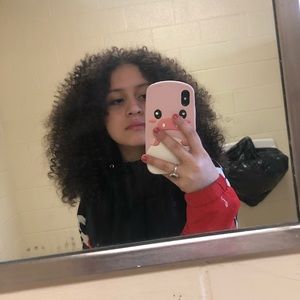 Meet your Posher, Debora